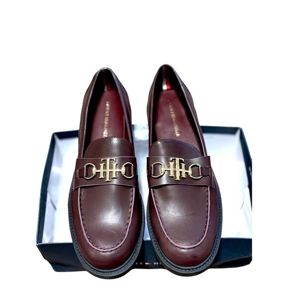 Tommy Hilfiger Womens Twtrevys Burgundy Loafers W/ Gold Logo 11 - Picture 1 of 9